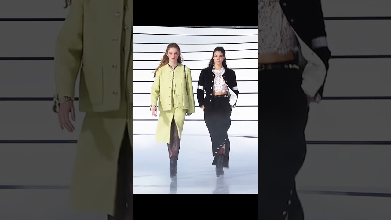 Fashion Icon ❌ Bestie Icon ✅. || Vittoira Ceretti Duo Runway Walk for Chanel Paris Fashion Show