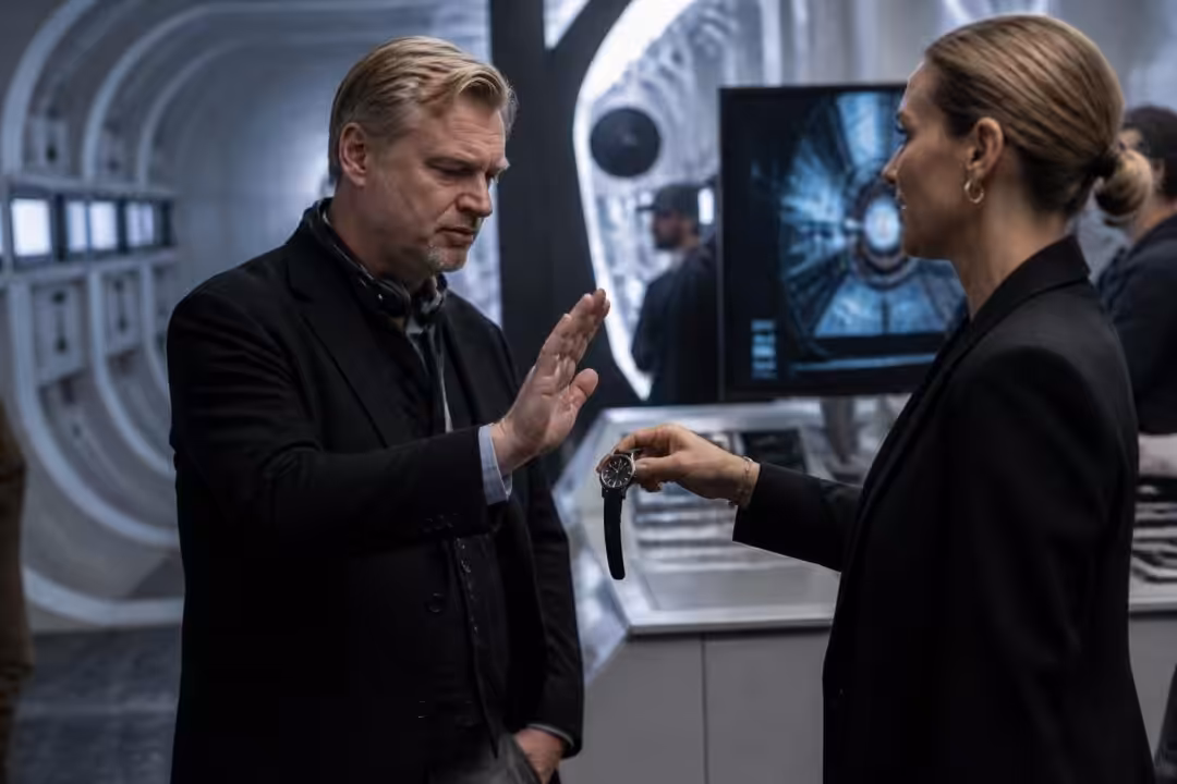 découvrez pourquoi christopher nolan refuse d'adopter une tendance mode incontournable, même pour son film l'odyssée et l'ensemble de sa filmographie.