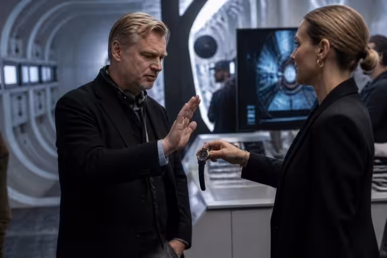 découvrez pourquoi christopher nolan refuse d'adopter une tendance mode incontournable, même pour son film l'odyssée et l'ensemble de sa filmographie.