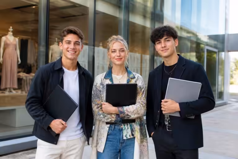 découvrez comment intégrer l'ifm via parcoursup grâce aux conseils de paco, ève et louis, qui partagent les secrets de la sélection dans la première école de mode.
