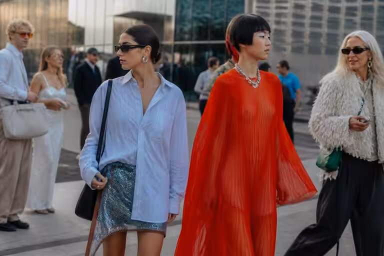 découvrez les styles audacieux et inspirants des personnalités lors de la fashion week printemps-été 2027 de copenhague, où créativité et avant-garde se rencontrent.