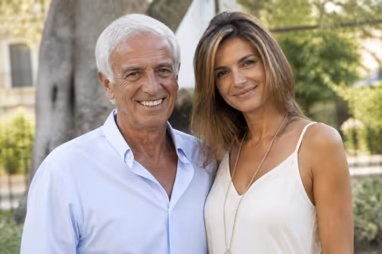 découvrez qui est sandrine, la nouvelle compagne de paul belmondo, et plongez dans leur histoire d'amour.