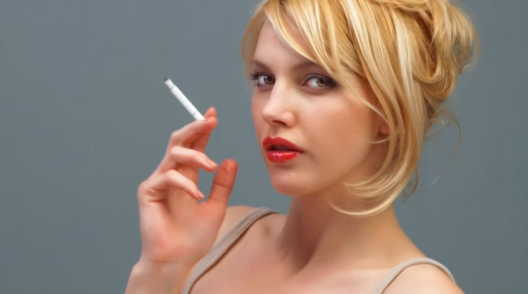 Quand le tabac s’invite au cinéma, dans la mode et chez les influenceurs